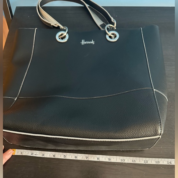 ✨ Harrods Black and Silver Reversible Vegan Leather Tote Bag - Picture 10 of 10